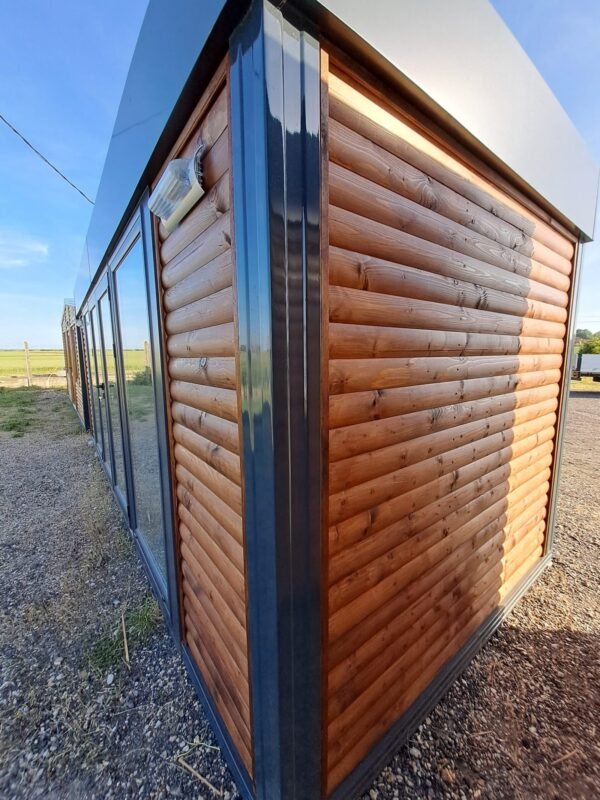 Module Préfabriqué de 13 m2 – Bardage Bois, Toit Plat + Façade Vitrée