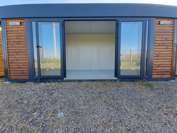 Module Préfabriqué de 13 m2 – Bardage Bois, Toit Plat + Façade Vitrée